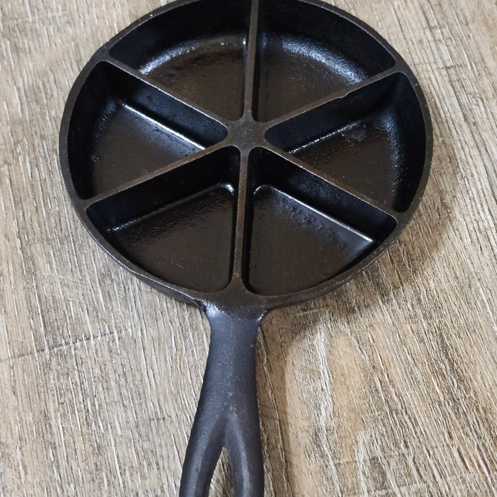 6.5 inch cornbread 6cbs cast iron skillet 6 sectional - Picture 4 of 10